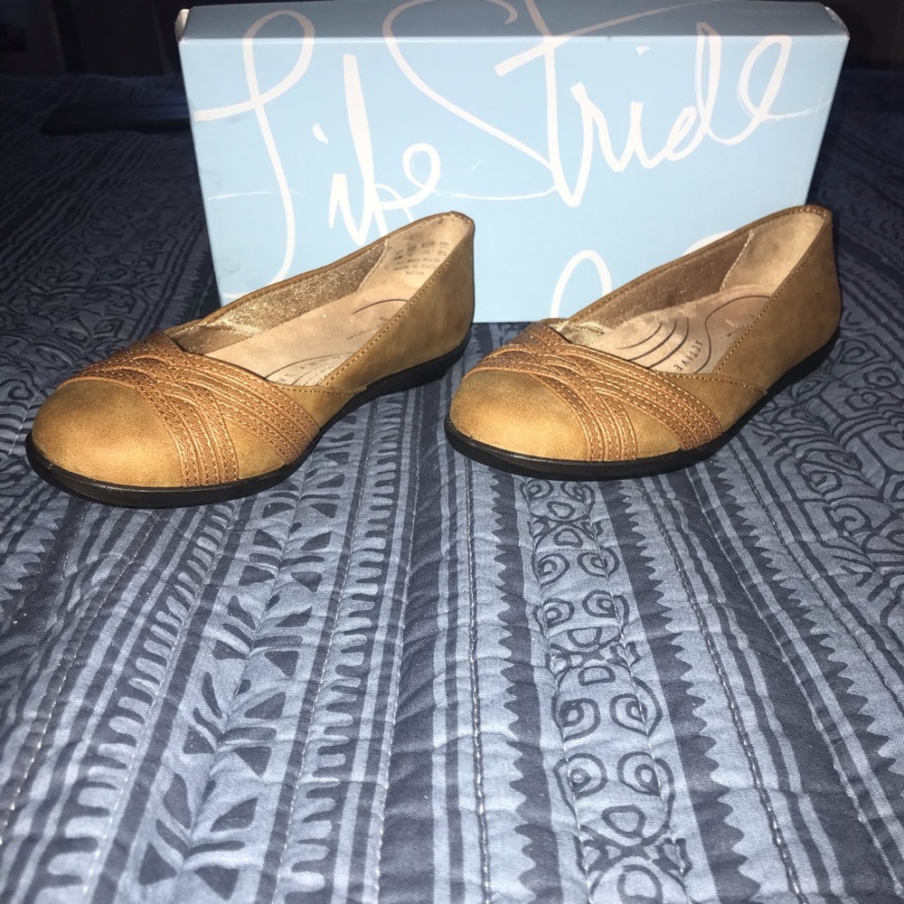 Life Stride Nova flats (Size 5M)